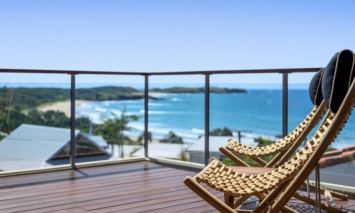 Emerald Beach House | Sundecks Beachside Escape - Luxury at Emerald