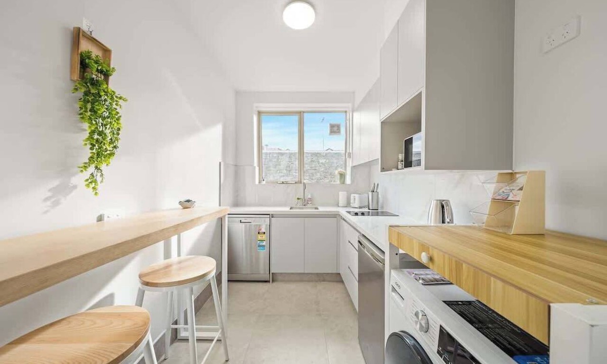 Saint Kilda South Apartment | Sunlit Courtyard 2BR Apartment Heart Of St Kilda