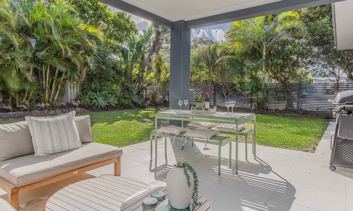 Casuarina House | Sunrays Sanctuary – 350m to Beach & Pet-Friendly