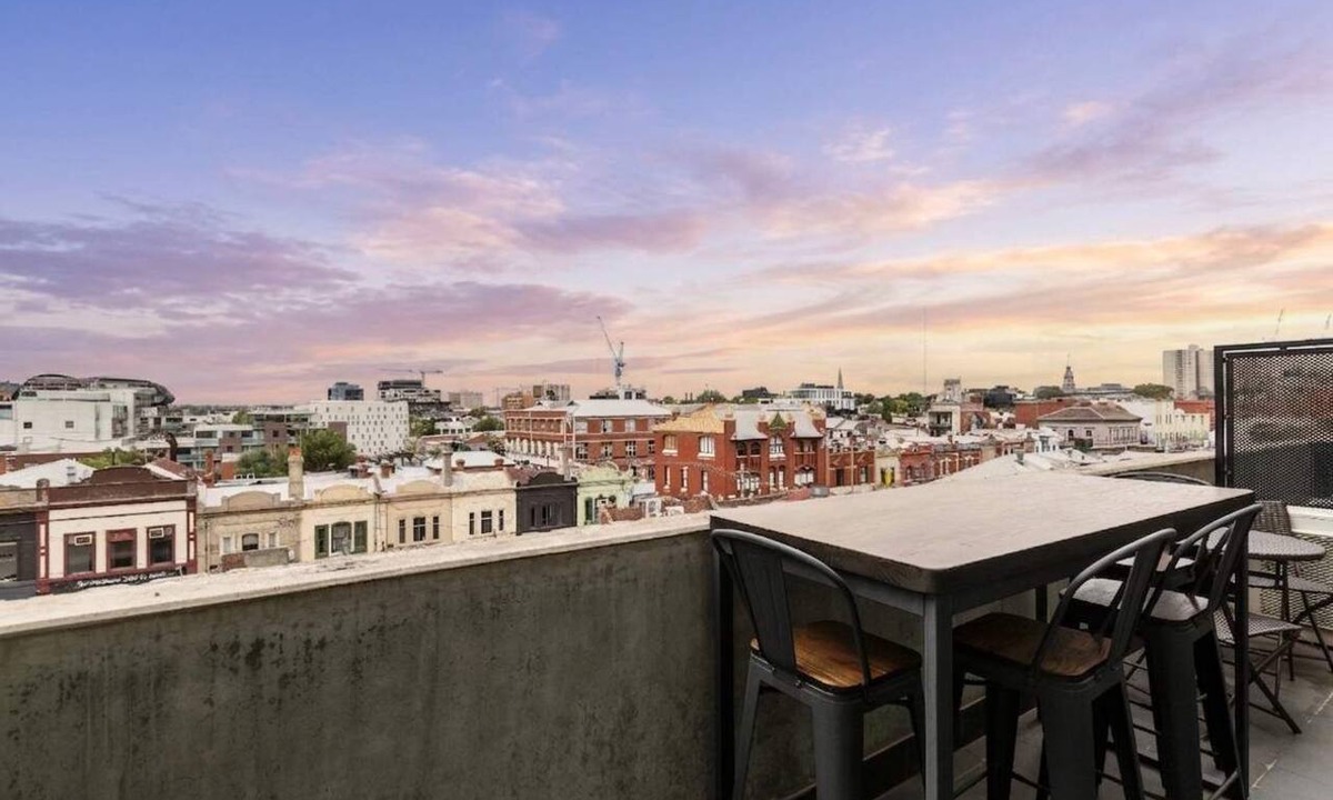 Fitzroy Condo | Sunrise rooftop views above eclectic Fitzroy