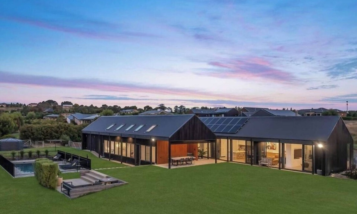 Orange House | Sunset Ridge Retreat - a stunning, spacious 5 bedroom home with pool and views