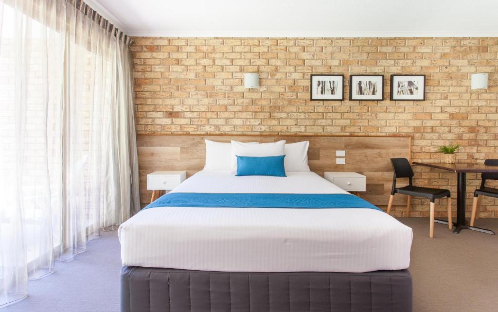 Woombye Hotel | Sunshine Coast Motor Lodge