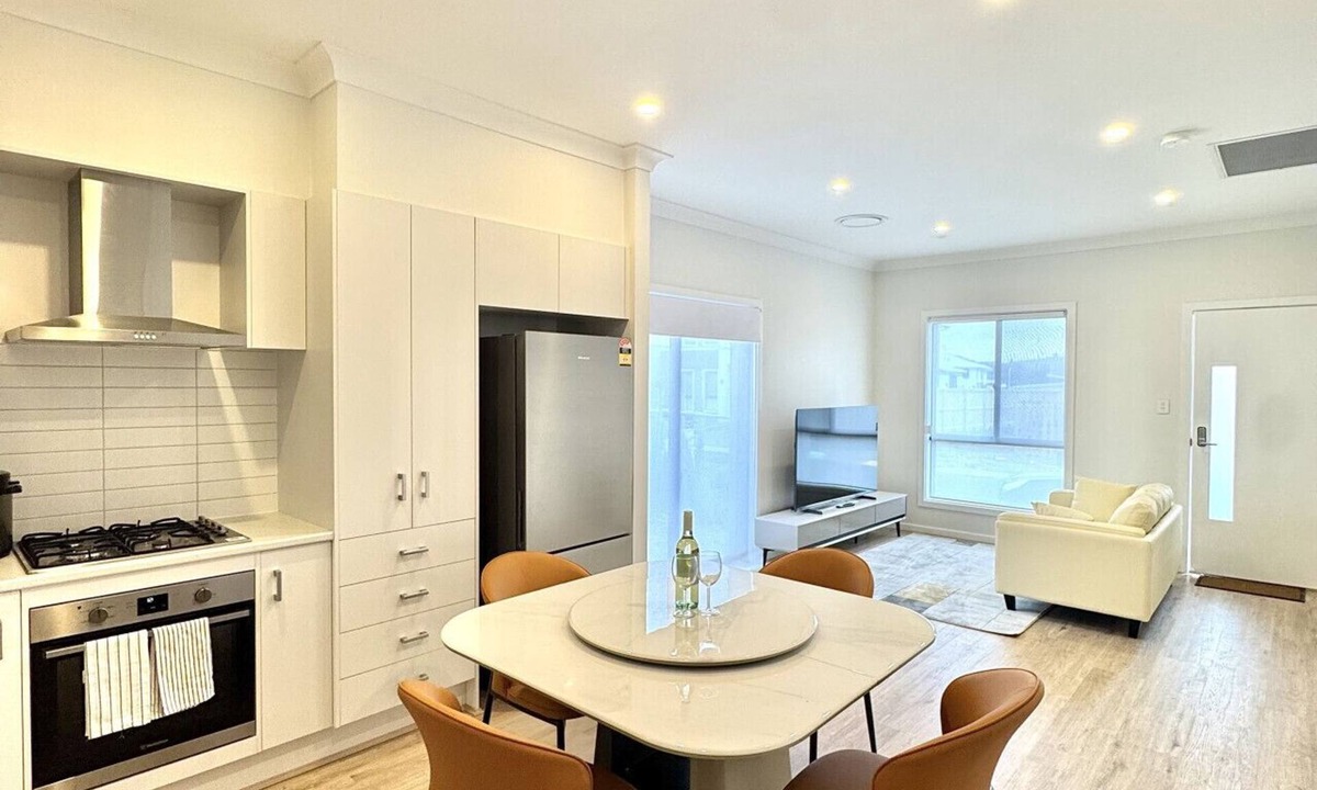 Menangle Park House | Sunshine Residence Modern Sleeps 8
