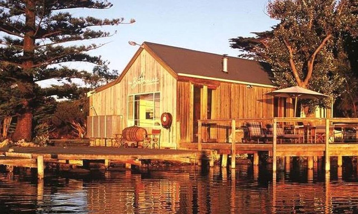 Goolwa North Cabin | Superb Waterfront Cabin Rental on Birks Harbour in Goolwa, South Australia