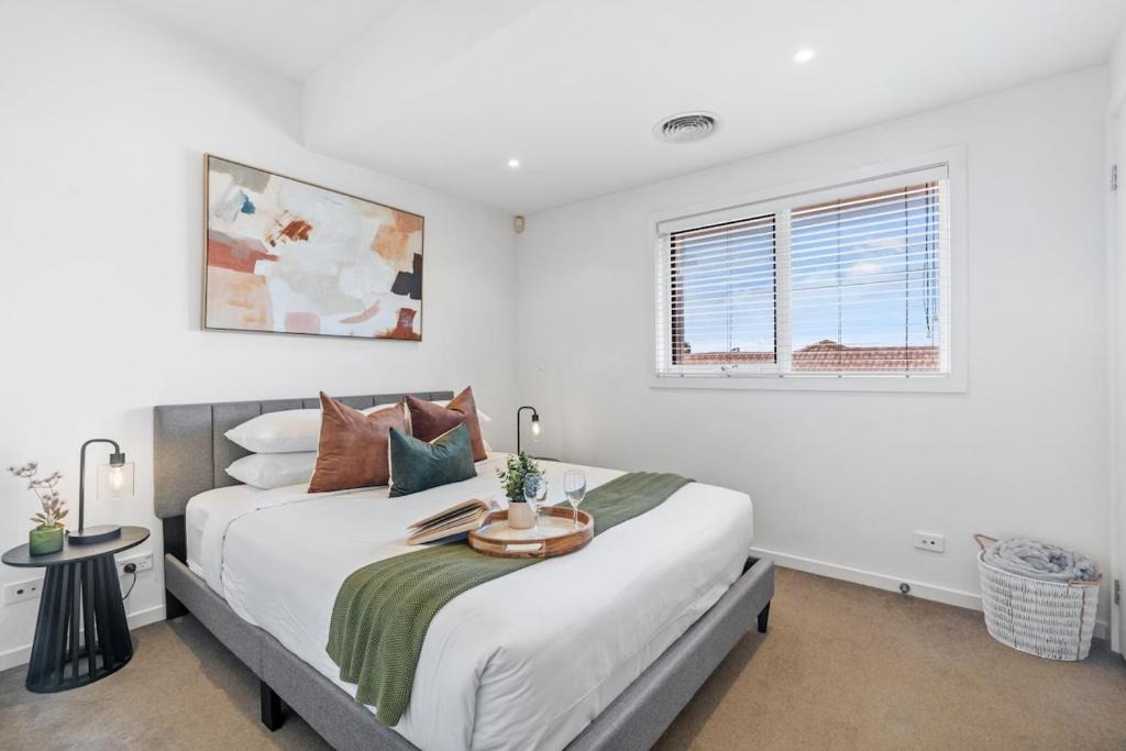Bentleigh Apartment | Supersized 2 bed in Central Bentleigh