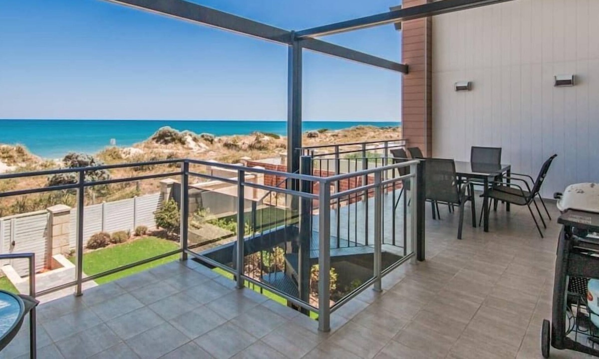 Silver Sands House | Surf and Sun in Silver Sands