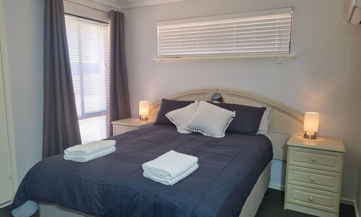 Swan View House | Swan Haven - Free Parking Getaway with 2 Queen Beds