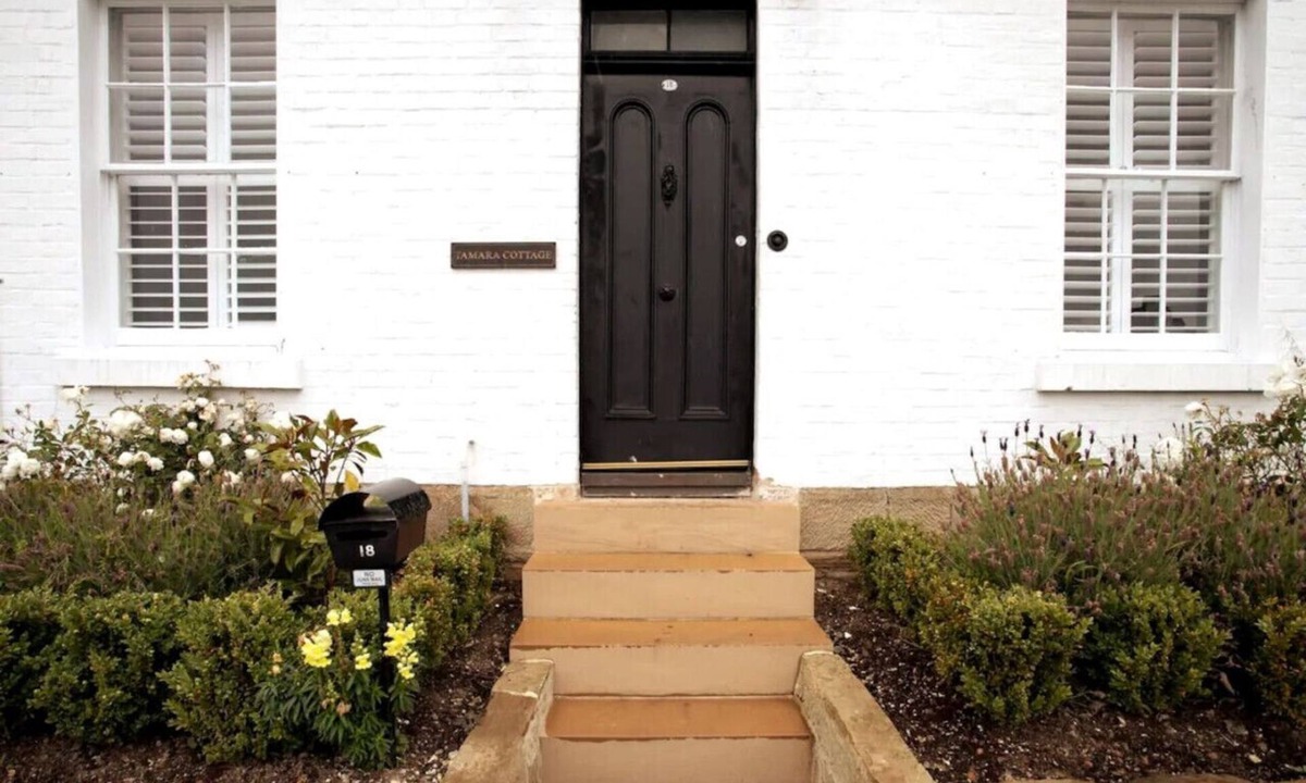 Hobart Central Business District House | Tamara Cottage - Historic Warmth