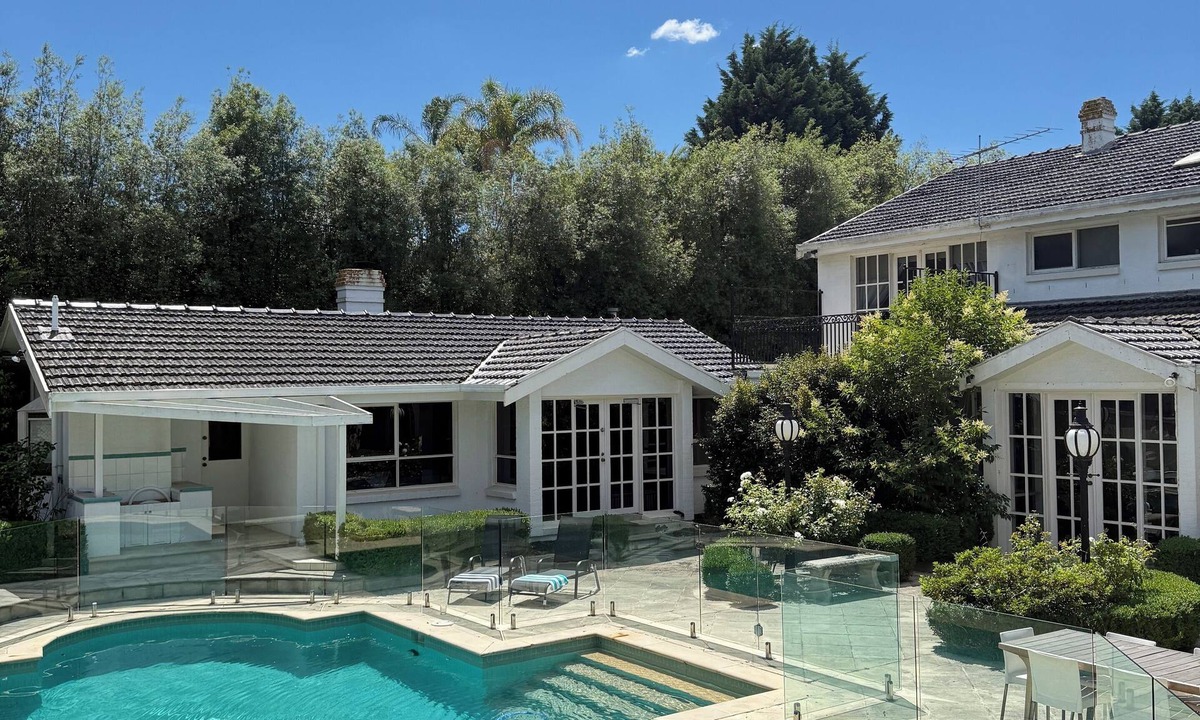 Templestowe House | Templestowe Luxe Retreat | Pool, Tennis Court & Private Oasis