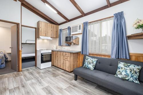 Teralba Hotel | Teralba Lakeside Caravan Park