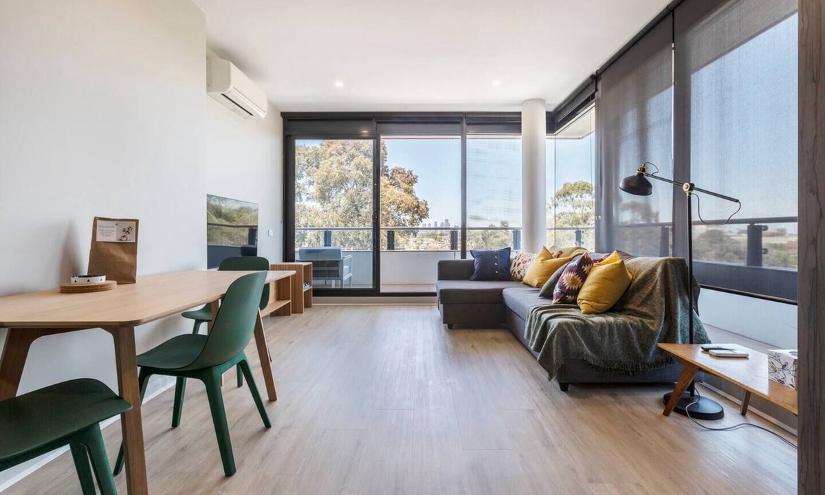 Brunswick Apartment | Terra Cotta Brunswick Retreat with Breezy Balcony