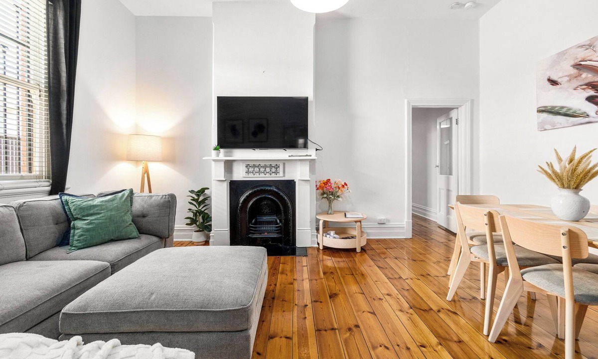 North Adelaide House | The Arches- Near Adelaide Oval, Restaurants, Parks, City
