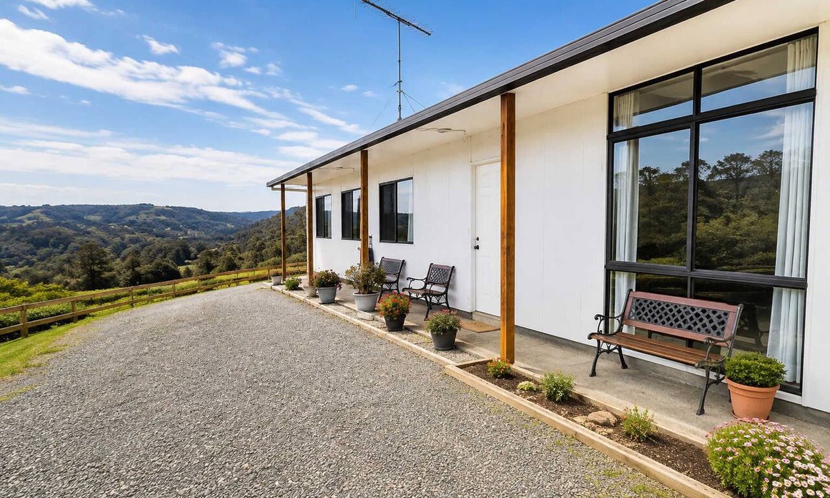 Tea Tree House | The Aurora House - BBQ, Firepit, Stargazing