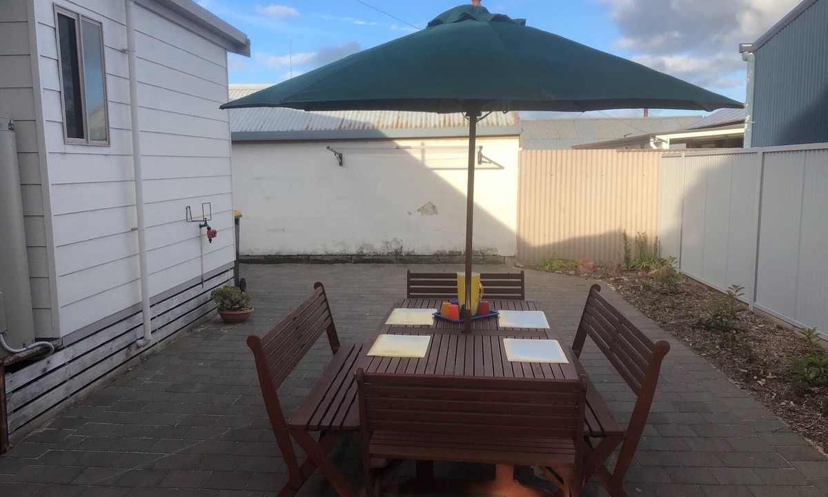 Port Macdonnell House | The Bach - Peaceful Coastal Cottage Near Port MacDonnell Foreshore