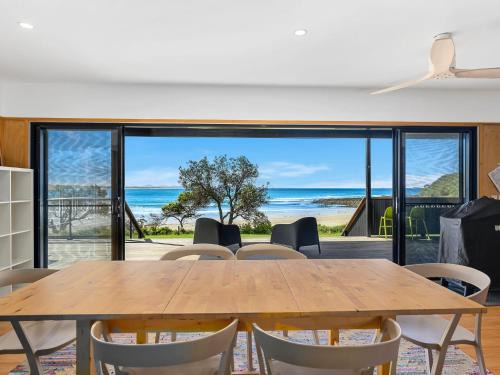 Arrawarra Headland House | The Black House