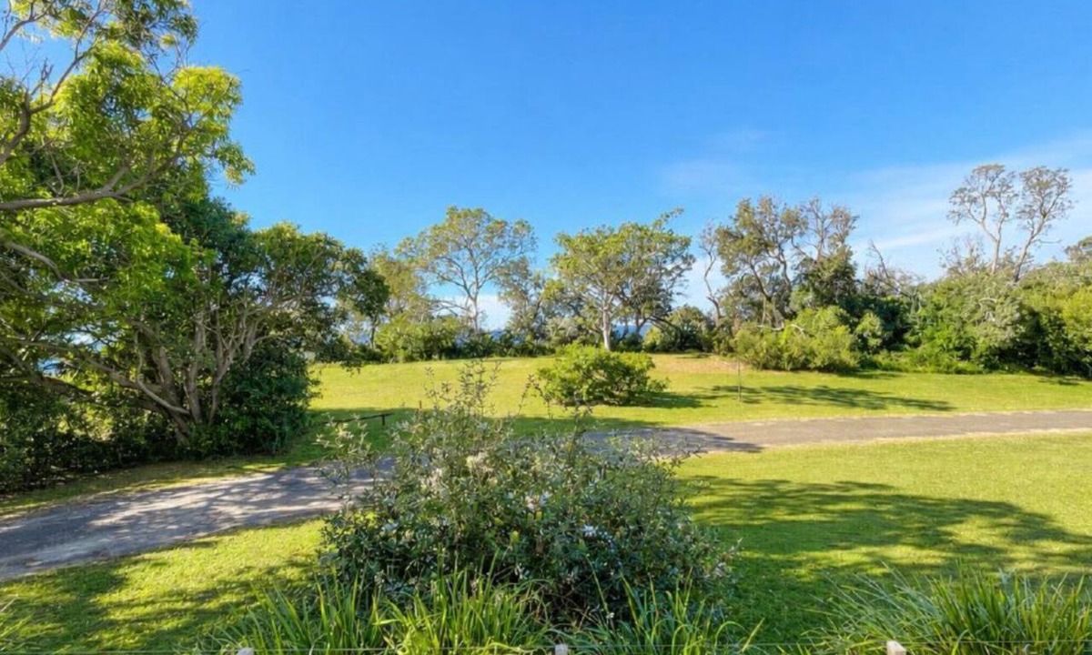Diggers Camp House | The Blue Groper - Rustic Cottage with views overlooking the bay