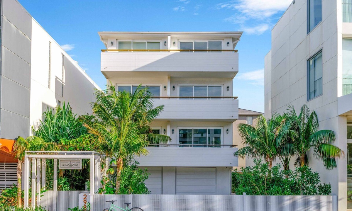 North Bondi Apartment | The Bungalows Queen 6