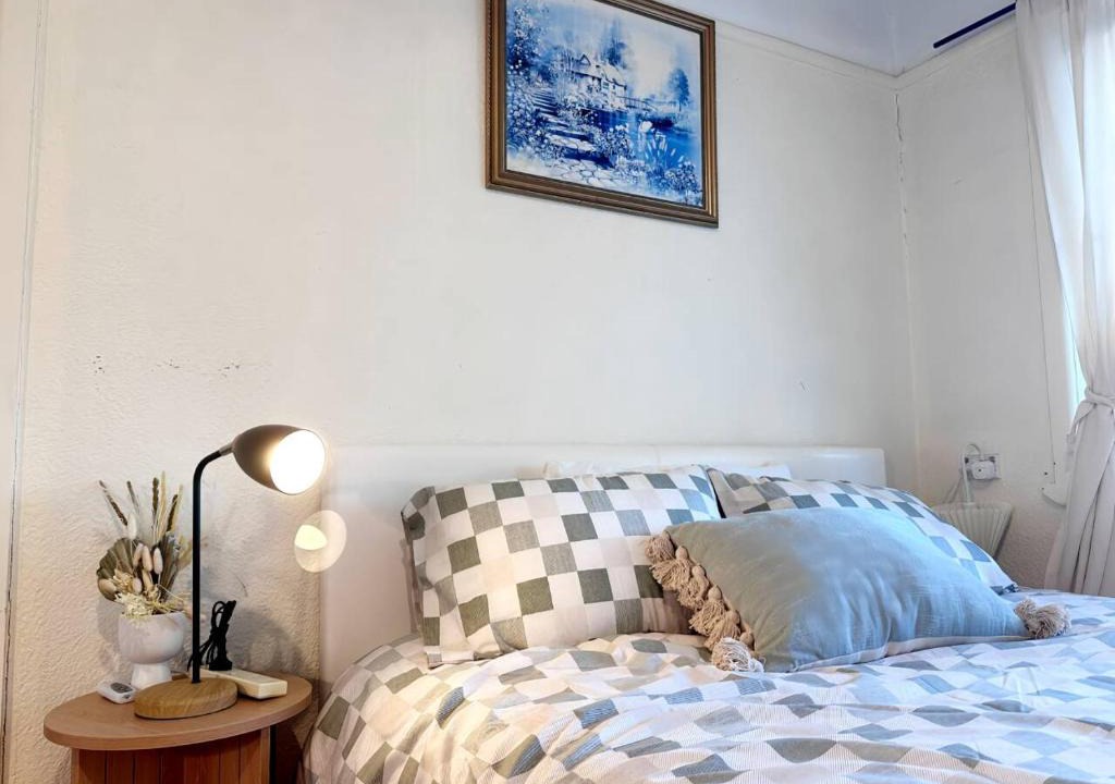 Clayton South House | The Cactus View Room Train Staion