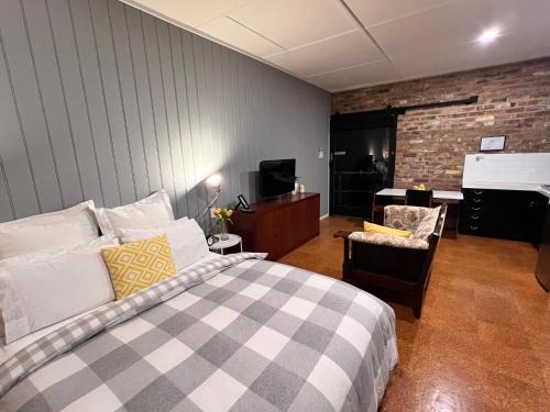 Goulburn House | The Coachhouse - studio apartment