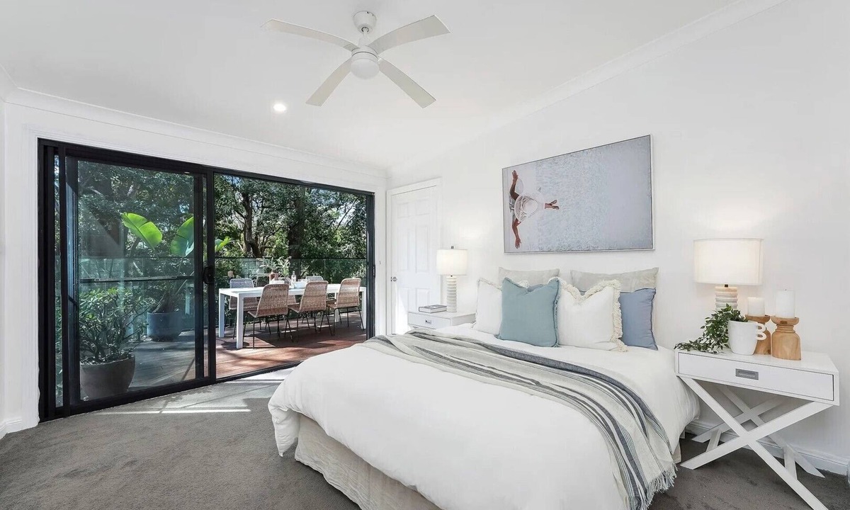 Copacabana House | 'The Copa' - spacious retreat near beach for up to ten!