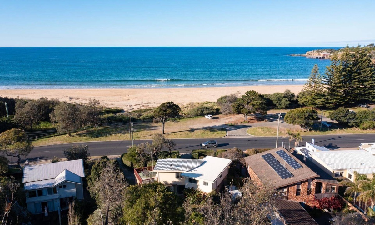 Tathra House | The Dune House - a spacious, perfectly located holiday house in Tathra