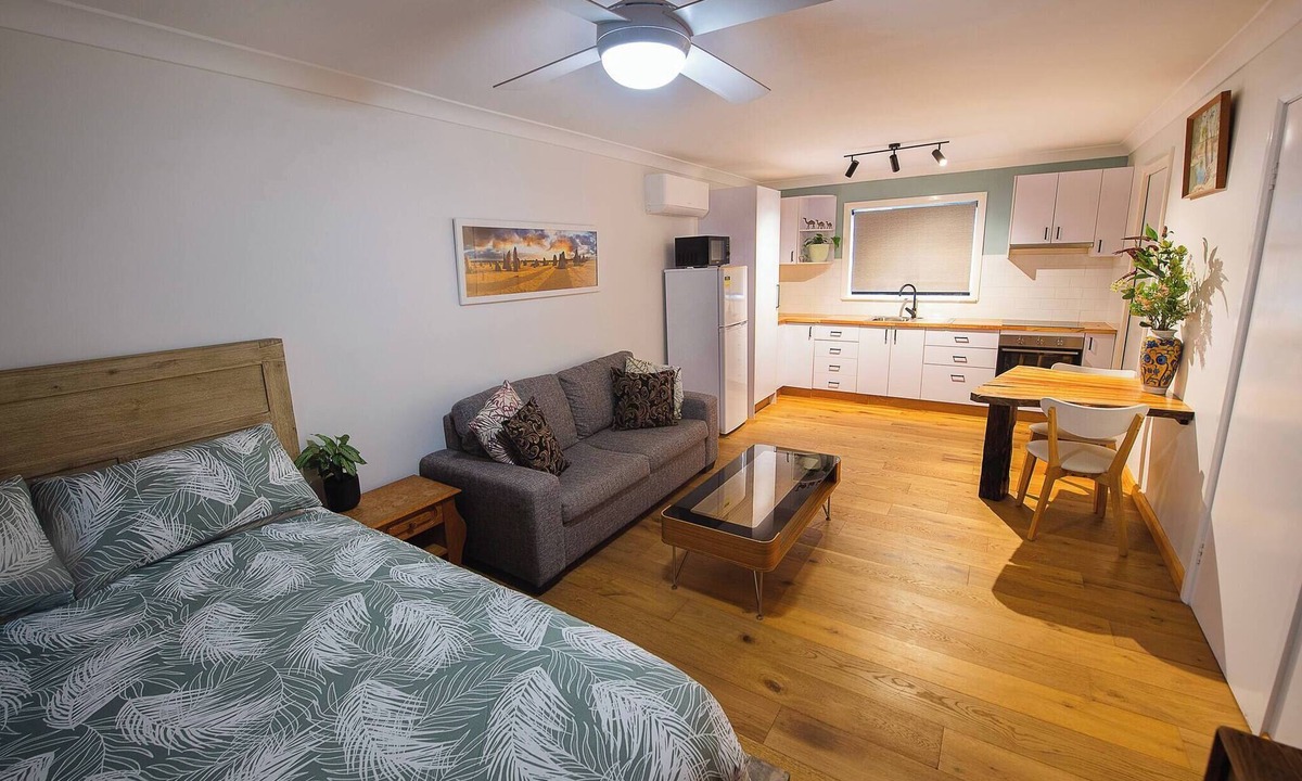 Port Macquarie Apartment | The Eazy Living Studio - Pet Friendly