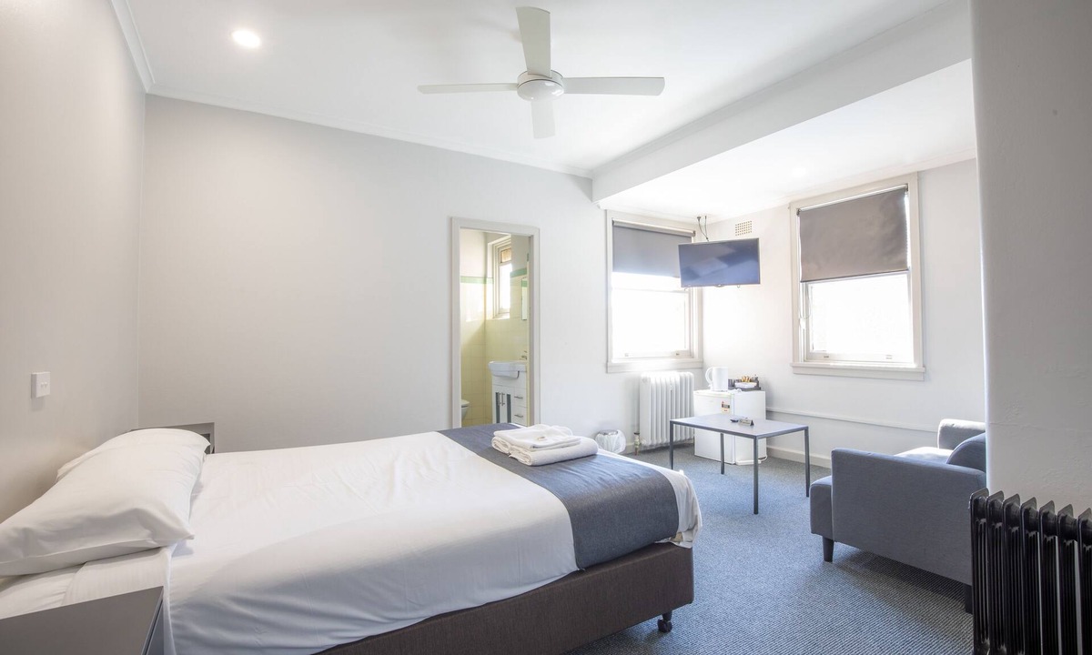 Bathurst Hotel | The George Hotel