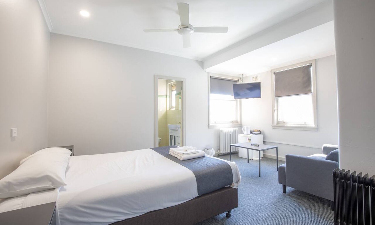 Bathurst Hotel | The George Hotel