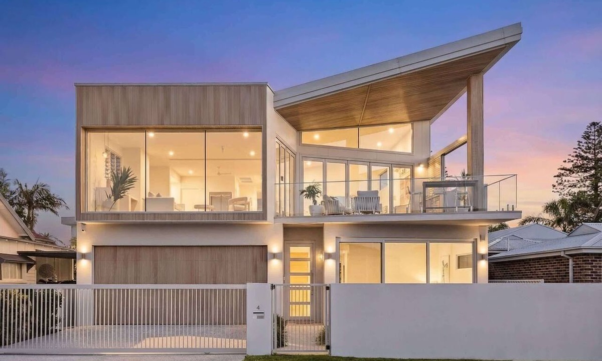Shellharbour House | The Grand Ocean Vista - Heated Pool, Spa, Lift, Luxury Accommodation