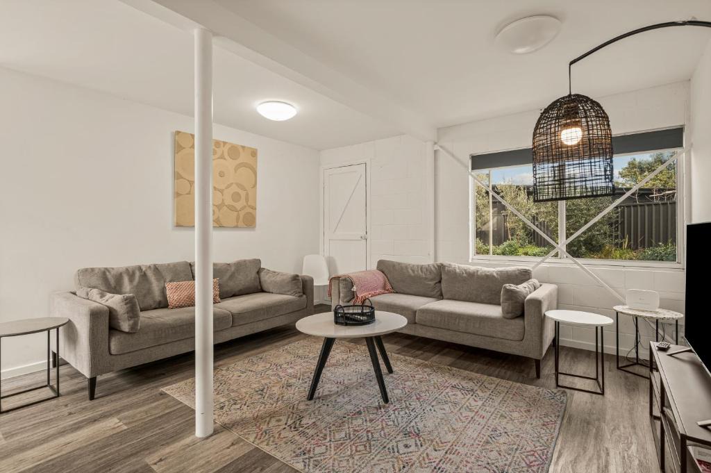 Silver Sands House | The HardyOne - Aldinga Beach - C21 SouthCoast Holidays