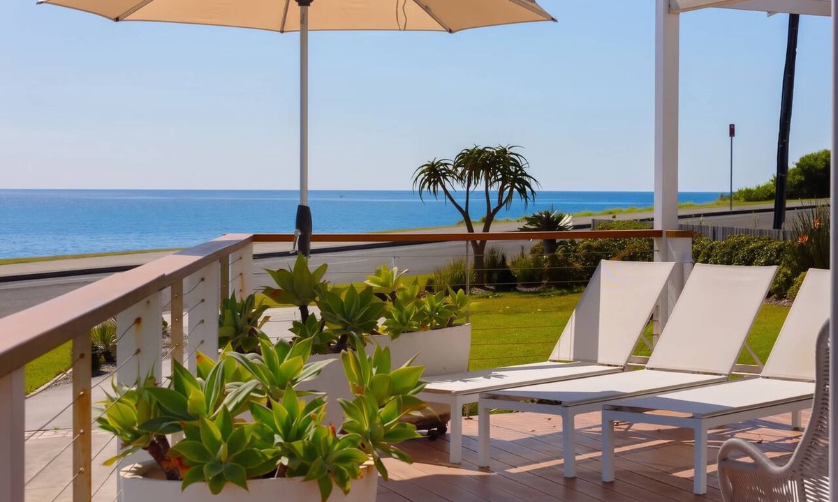 Barrack Point House | The Headland House - Ocean & Beach Views, Sleeps 14
