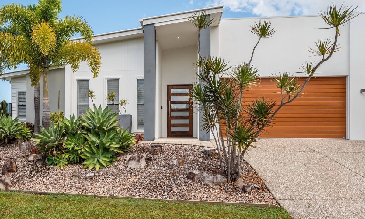 Peregian Beach House | The Hinterland Dip House Minutes to Noosa & Beaches