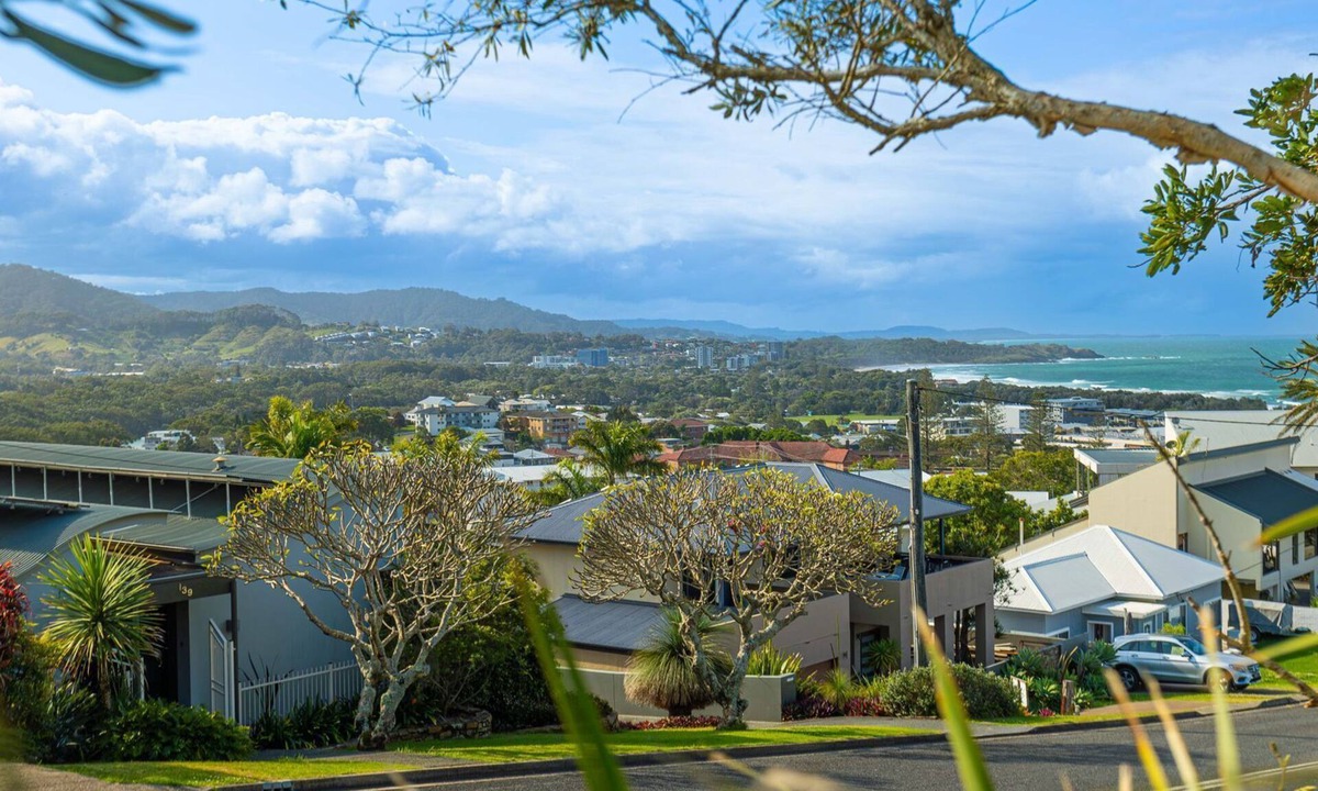 Coffs Harbour House | The Jetty Retreat - 1km from Jetty Beach