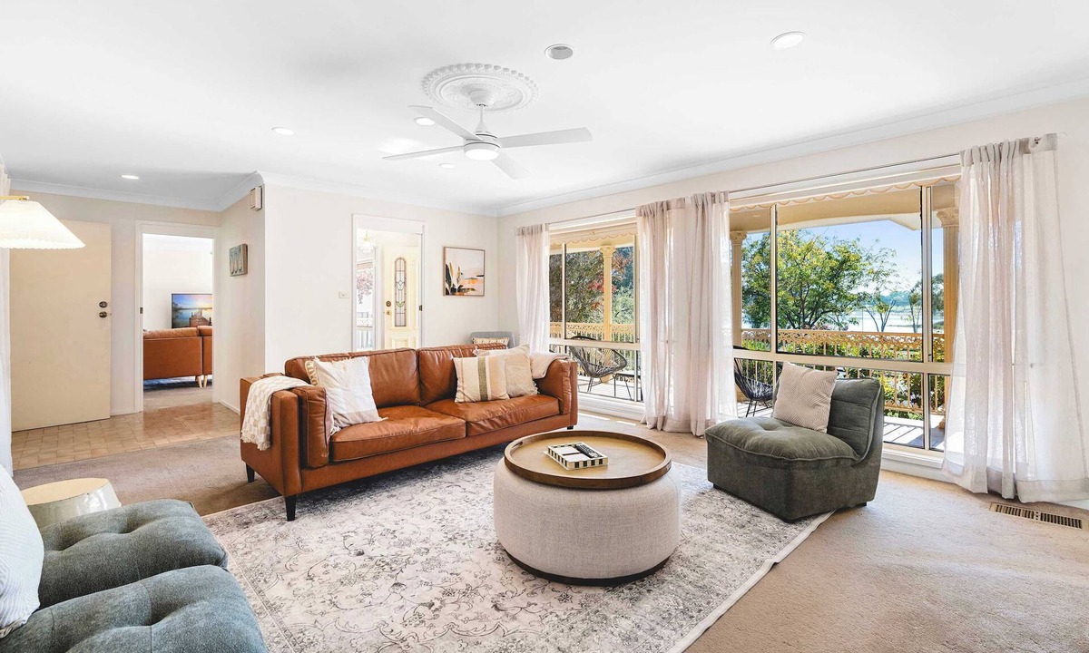 Lake Albert House | The Lakehaven - Serene Lakeside Entertainer