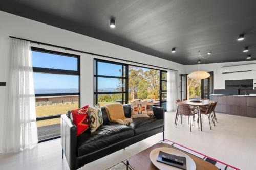 Tinderbox House | The Outlook on Mount Louis - Stunning Views