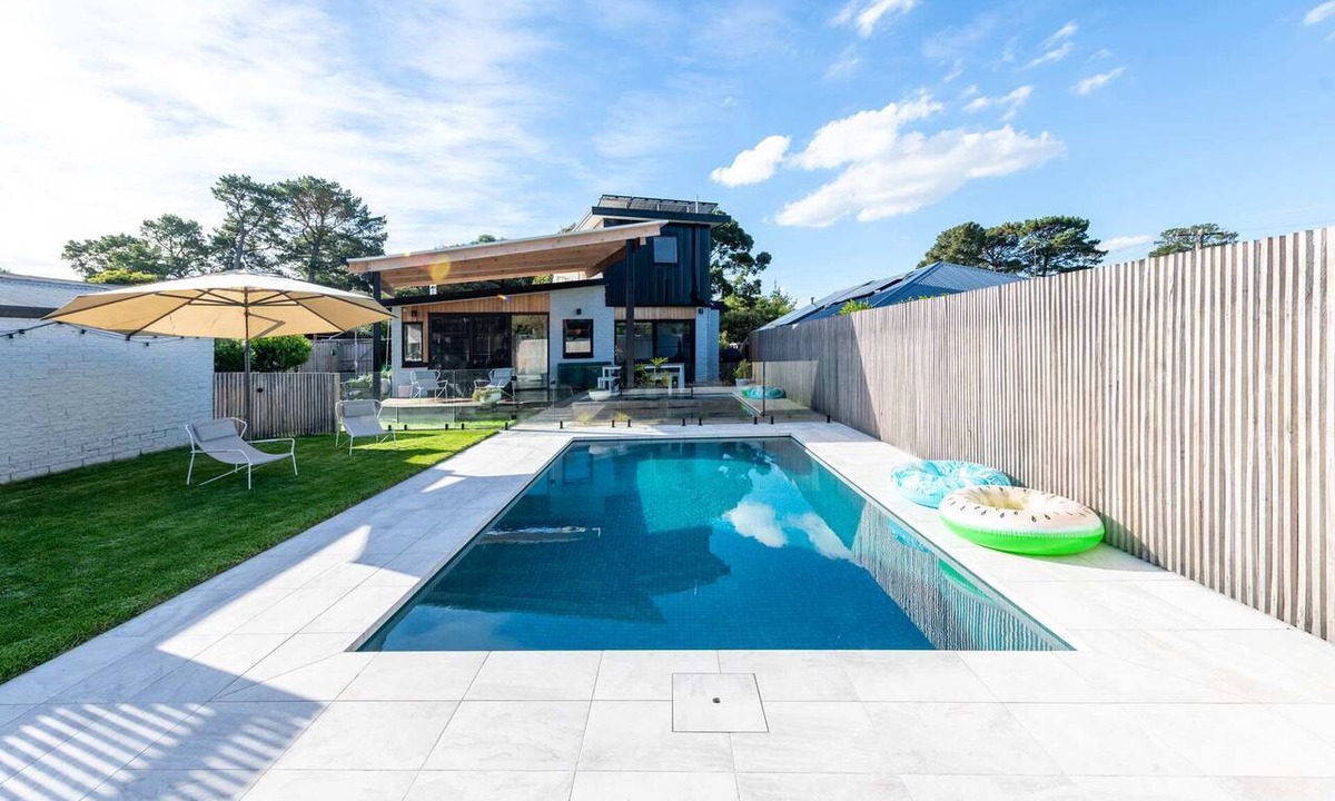 Mount Martha House | The Pool House - Beach, Basketball, Table Tennis