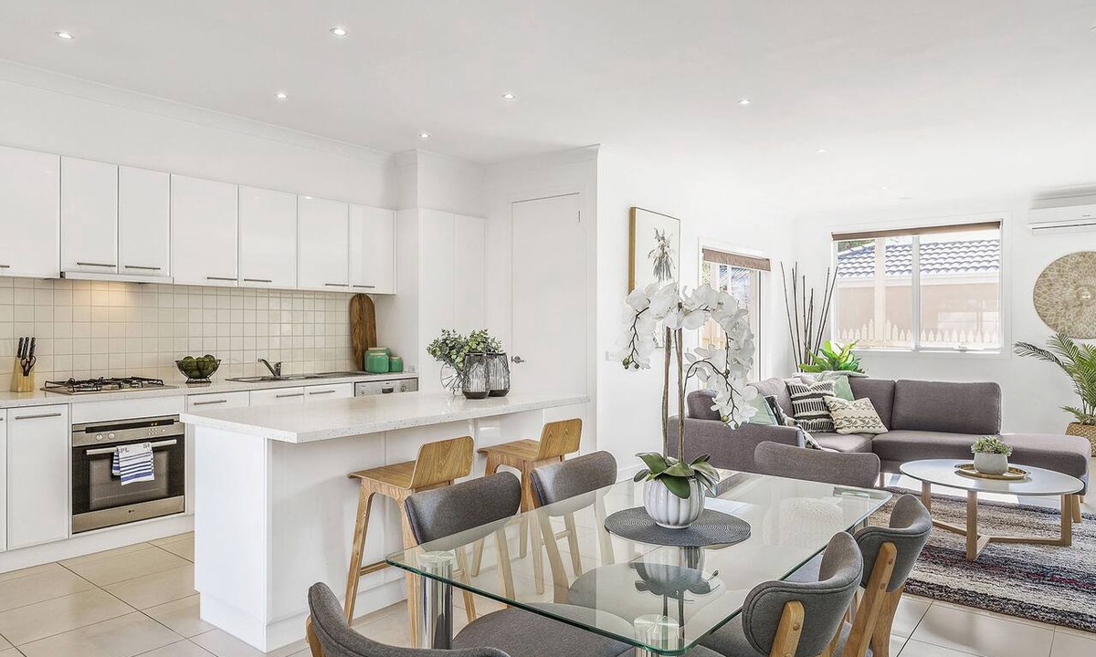 Mentone House | The Richardson a Dendy Apartment with Garage