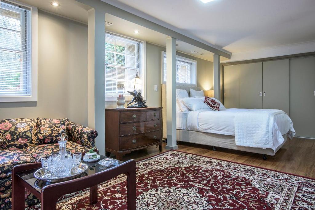 Kallista House | The Stone on the Hill - 3 bedroom house