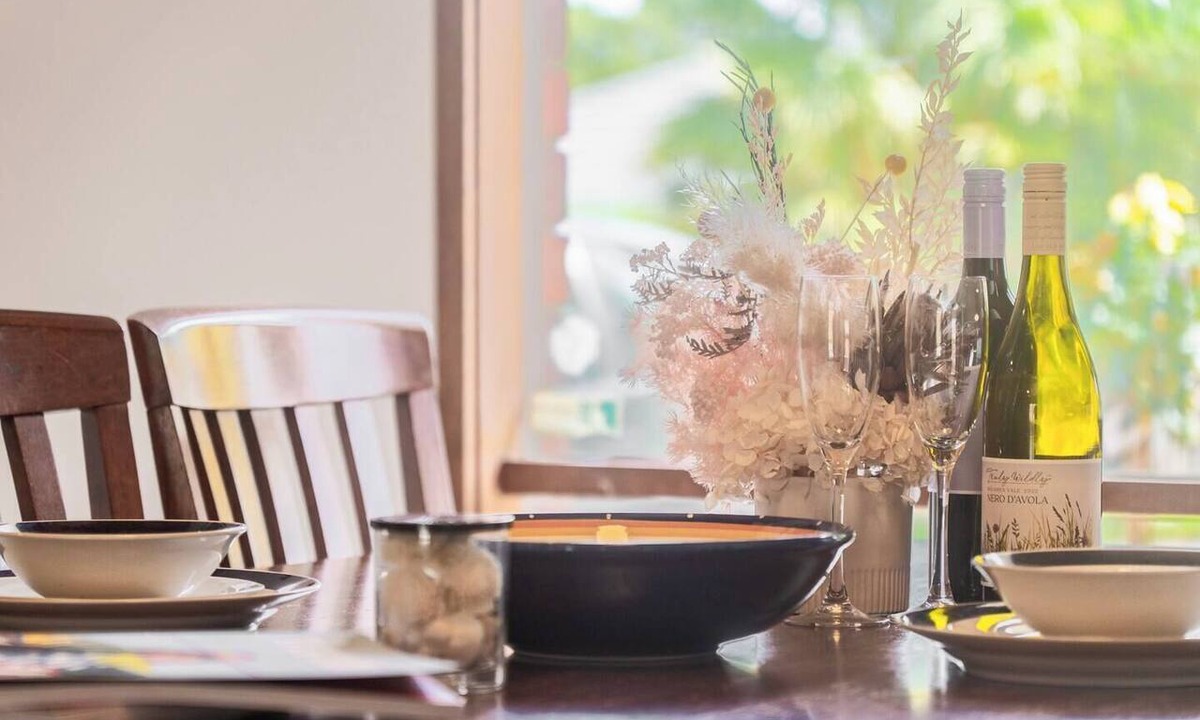 Narre Warren House | The Timber Loft |Cozy 1BR Hideaway in Narre Warren