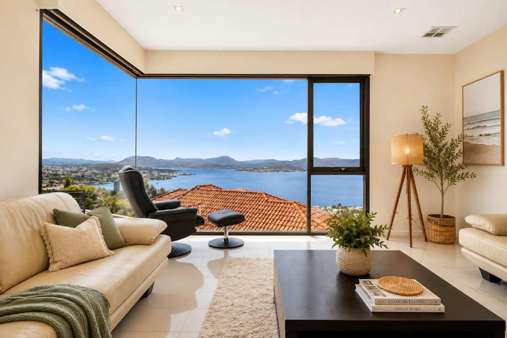 Sandy Bay House | The View Sandy Bay 5 bedroom