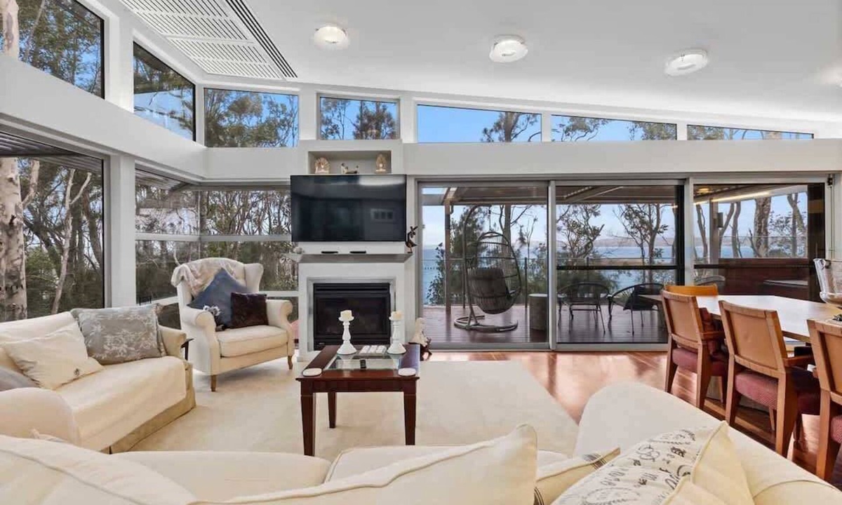Maloneys Beach House | The Villa at Maloneys