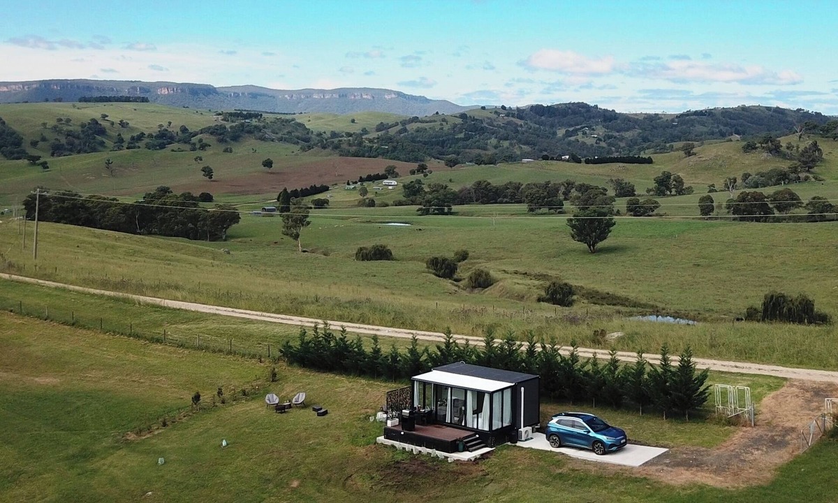 Little Hartley Apartment | The Wabe Tiny House - beautiful tiny house surrounded by beautiful countryside.