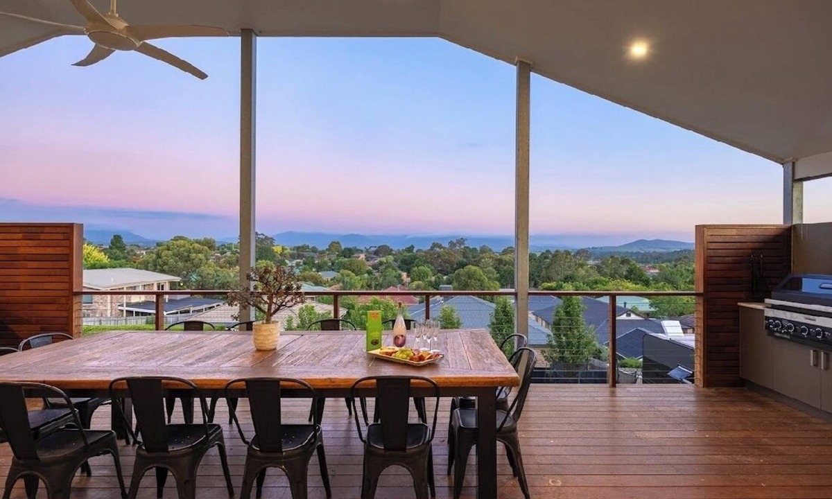 Yarra Glen House | The YarraView - Panoramic views