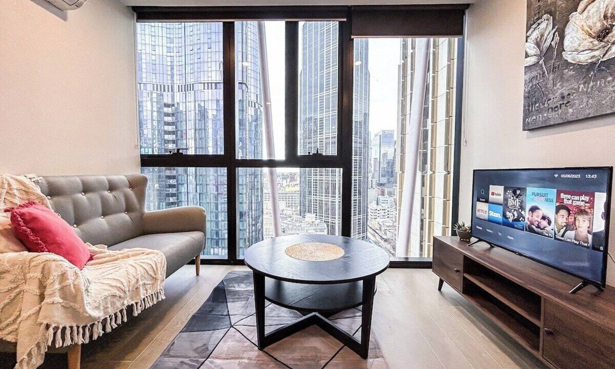 Melbourne Central Business District Apartment | This apartment is a 2 bedroom(s), 1 bathrooms, located in Melbourne, VIC.