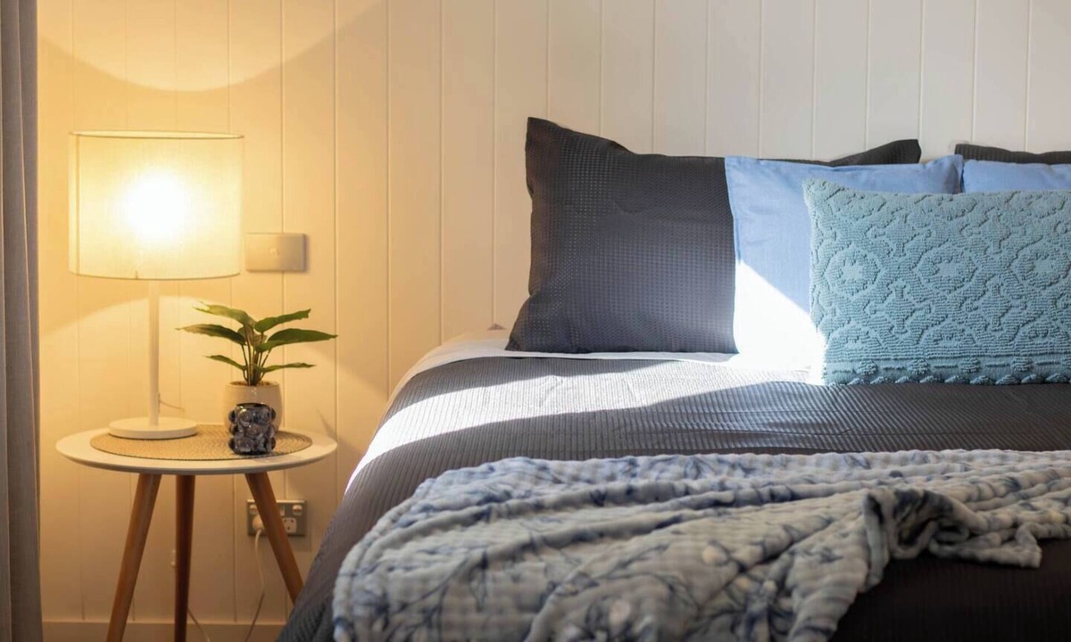 Lake Wendouree House | This house is a 2 bedroom(s), 1 bathrooms, located in Lake Wendouree, VIC.