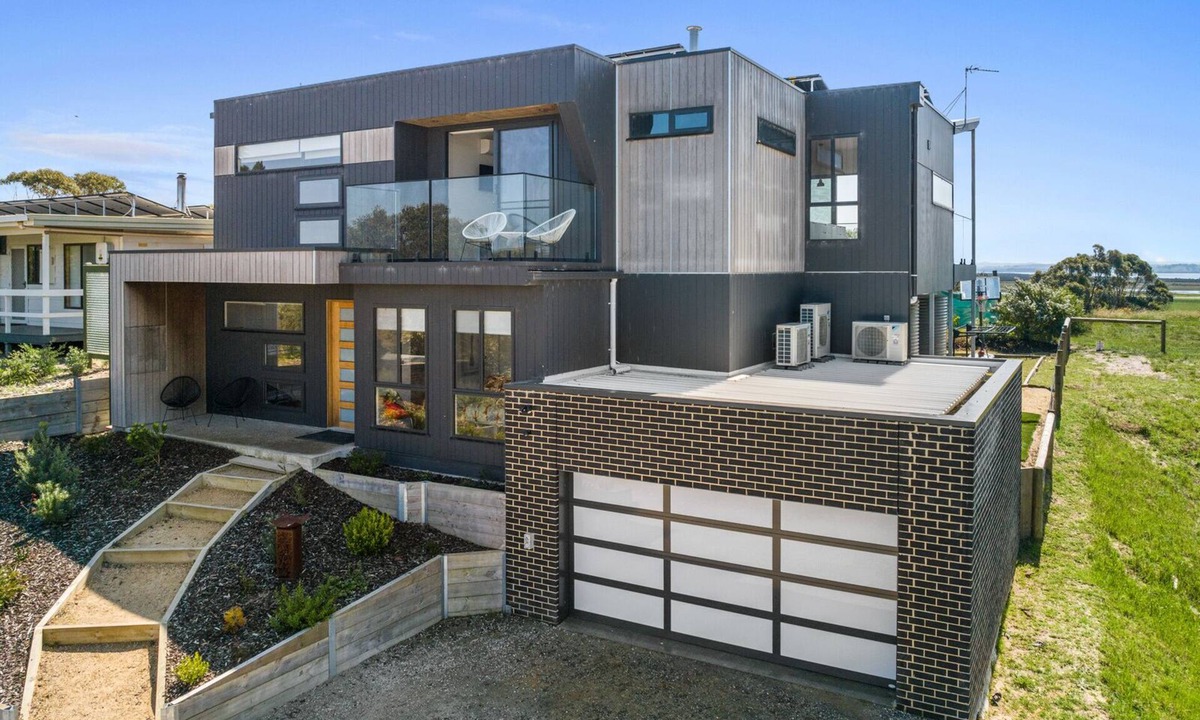 Venus Bay House | This w/end $962. Walk to beach and shops. Wifi. Dedicated games room.