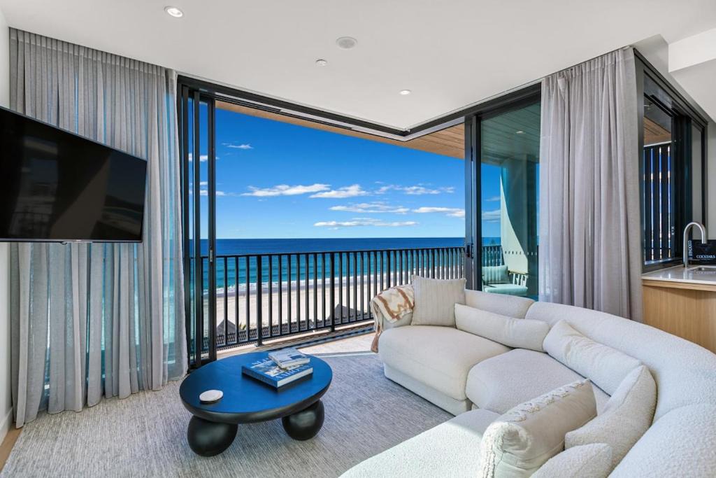 Palm Beach Apartment | Three Bedroom Beachfront Apartment