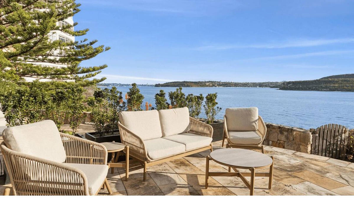 Manly House | Three Bedroom Harbourfront Townhouse in Manly!