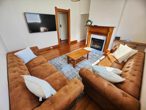 Invermay House | Three Bedrooms Hermay Cottage with Free Parking and 5 minutes drive to Launceston near museum