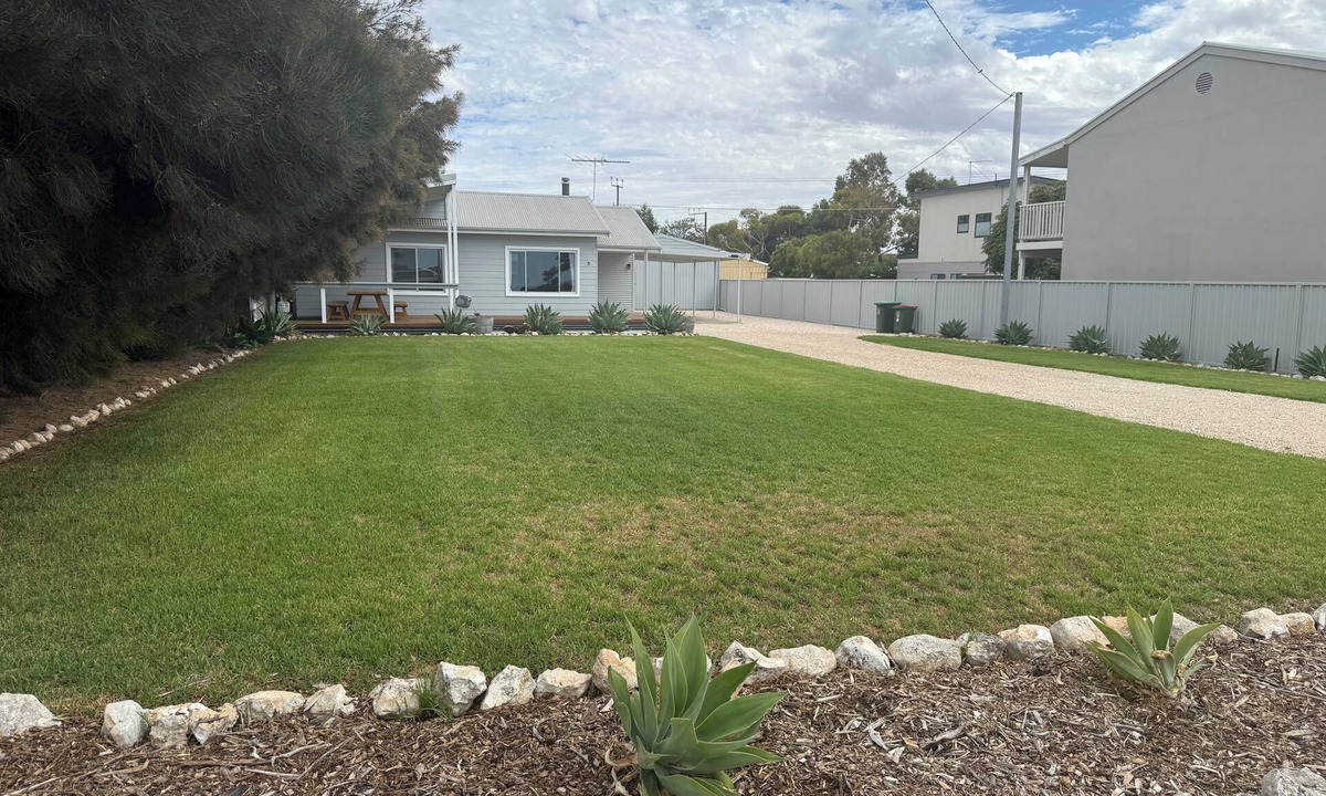 Dalrymple House | Three by the Sea-Stansbury- Close to the beach! Off Peak special available!